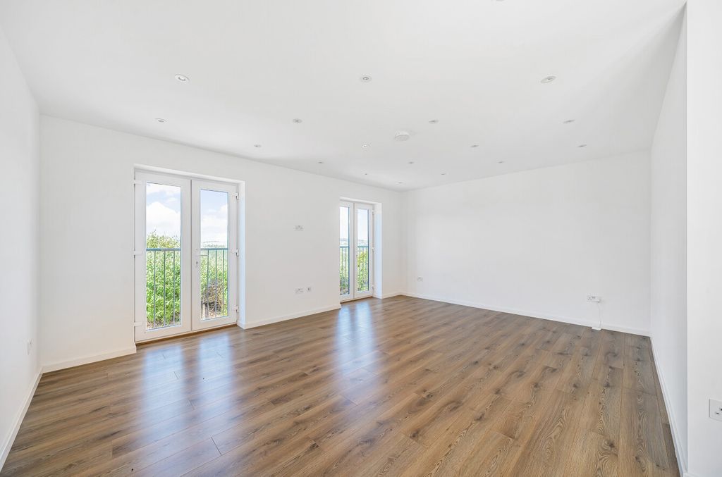 Property photo 3 of 15 Living Space