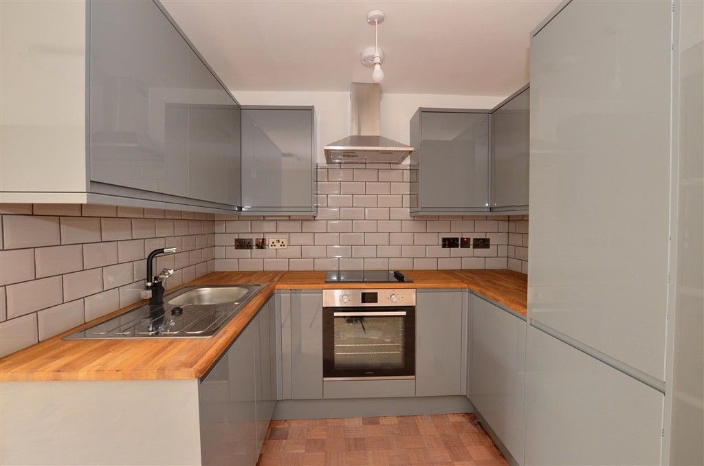 Property photo 1 of 11 Kitchen/ Living Room