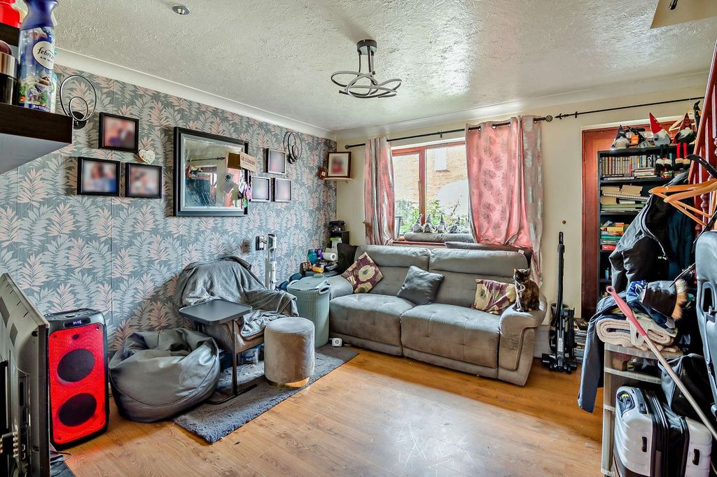 Property photo 2 of 18
