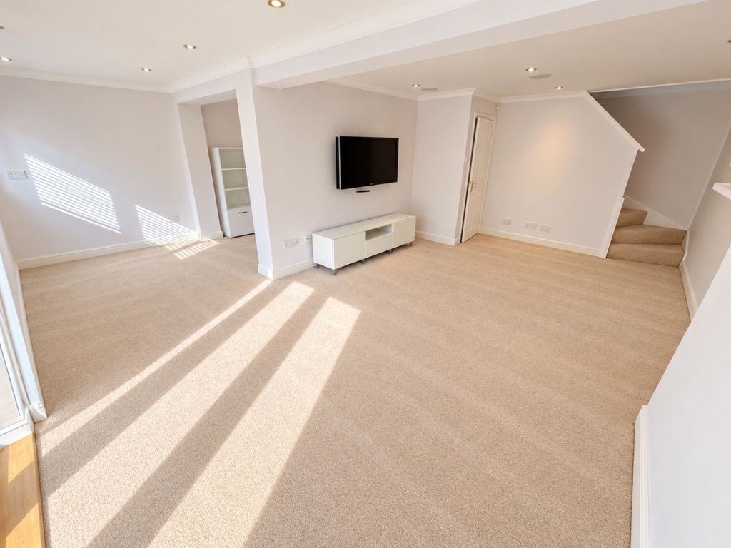 Property photo 3 of 12 5556572