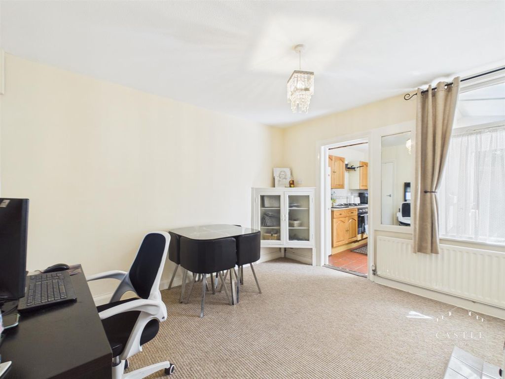 Property photo 2 of 11 Dining Room