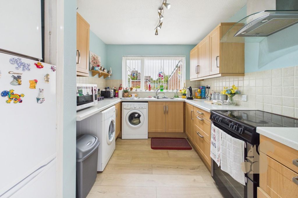 Property photo 2 of 11 Kitchen