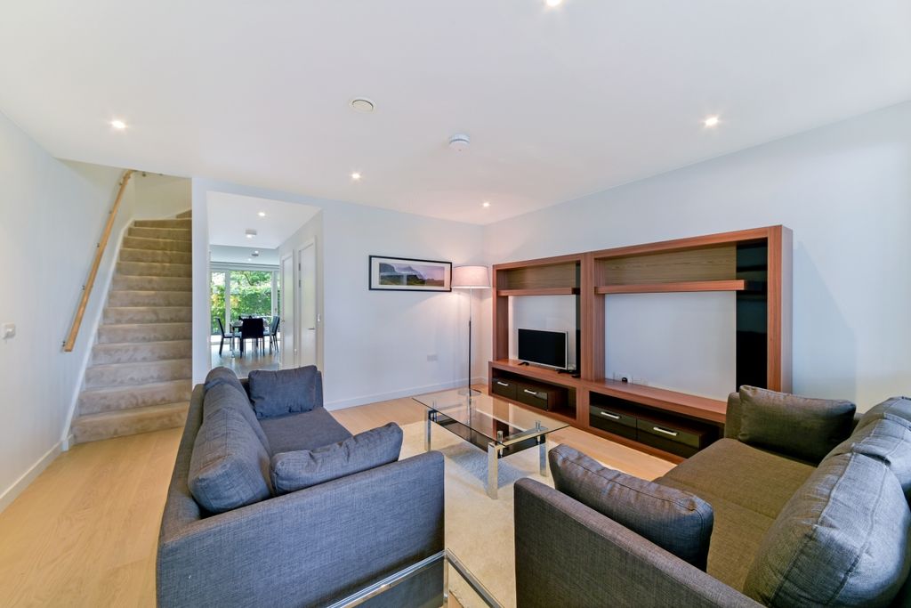 Property photo 2 of 19 Living Area - Heygat