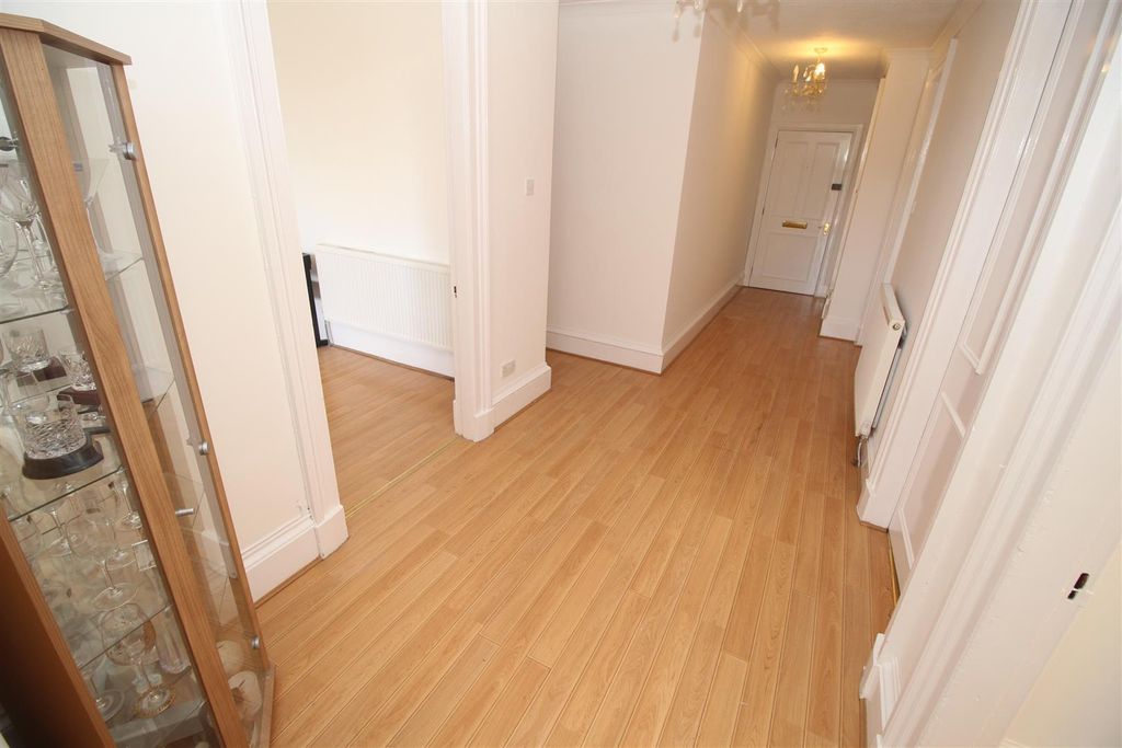 Additional image 15 of 4 bed flat for saleArdgowan Square, Greenock PA16