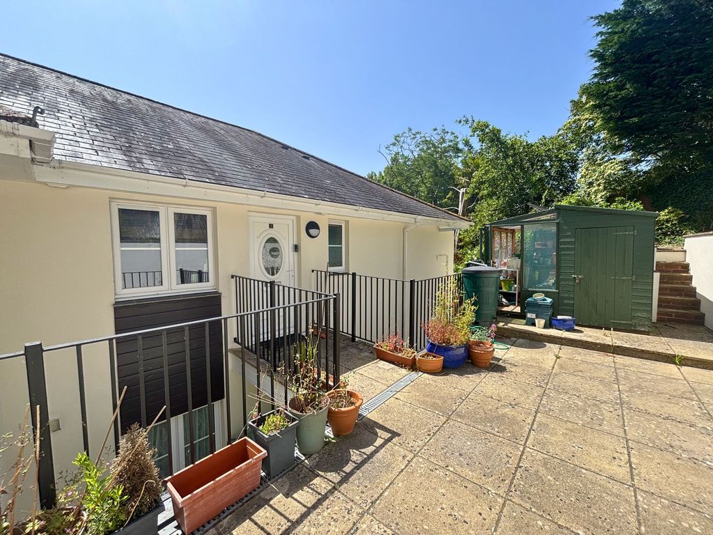 Property photo 1 of 17 External