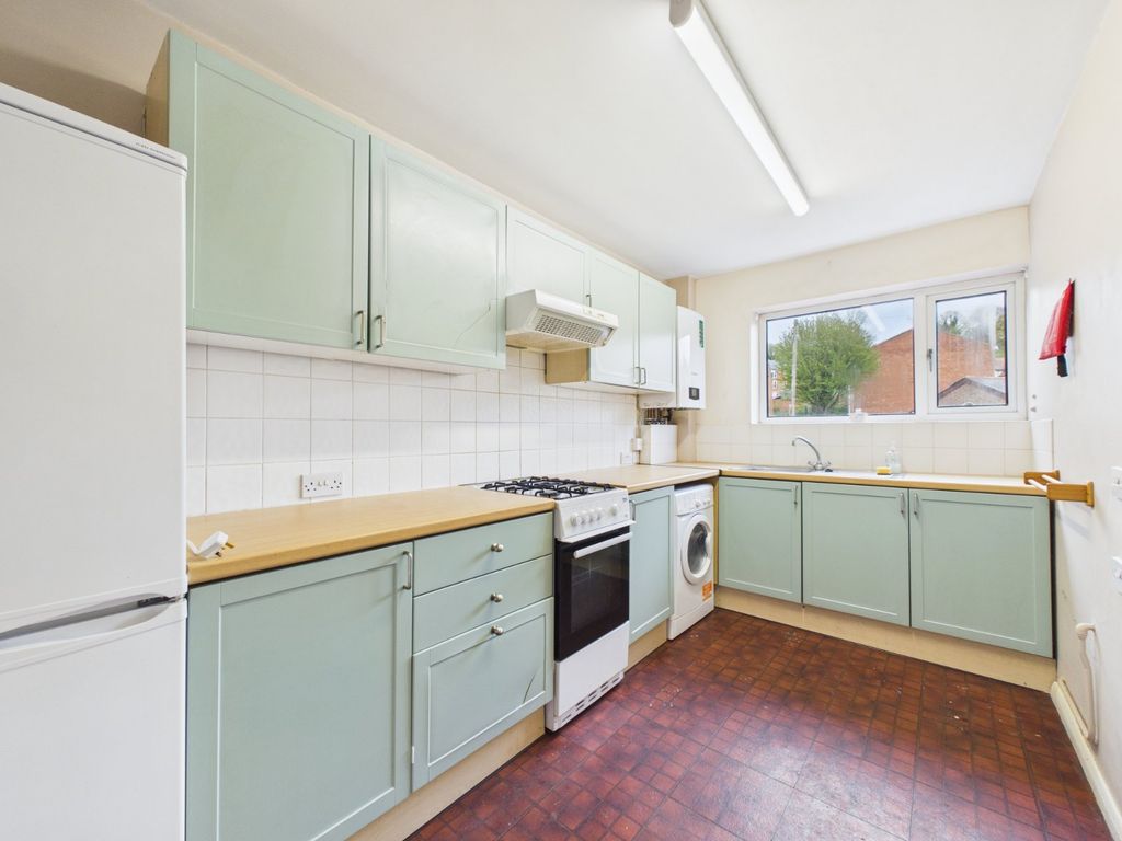 Property photo 2 of 10 Kitchen