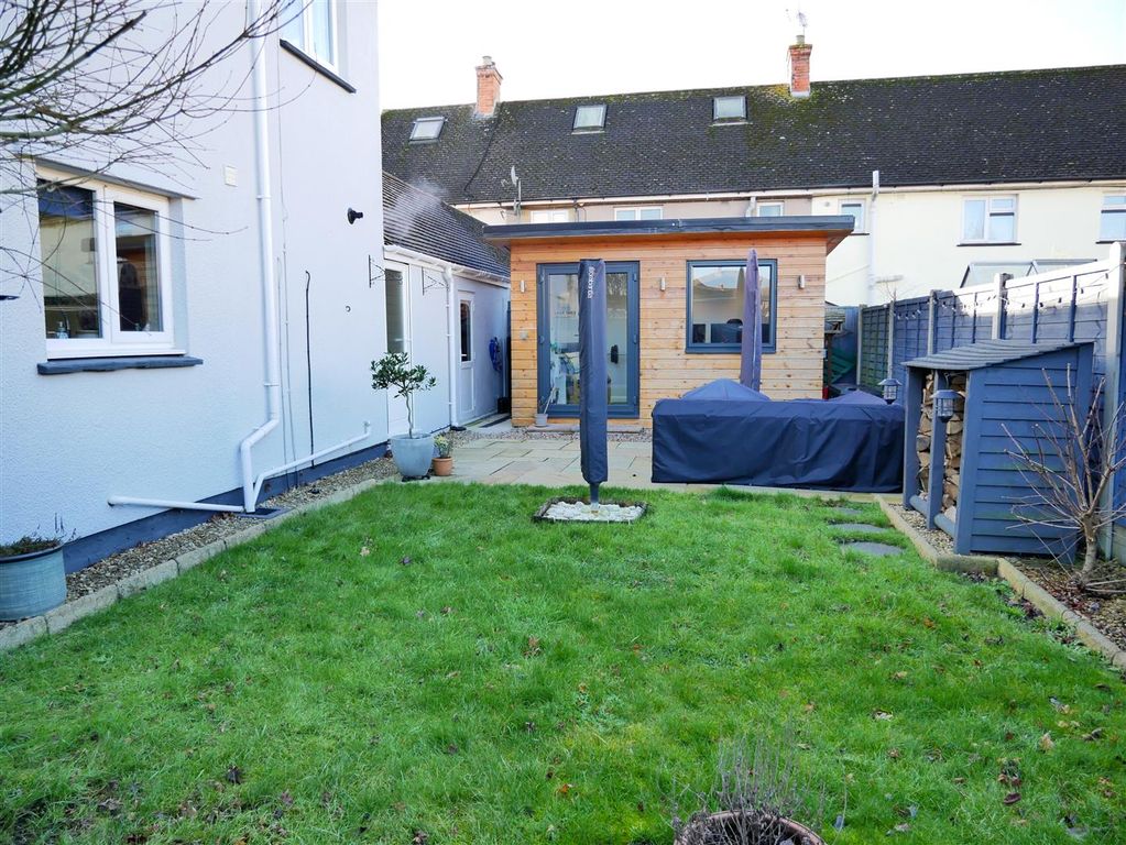 Property photo 3 of 25 Outside: