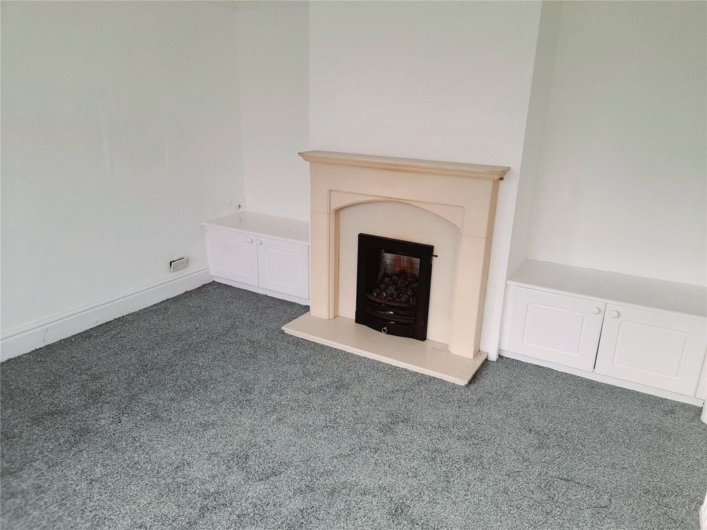 Property photo 3 of 14 Lounge