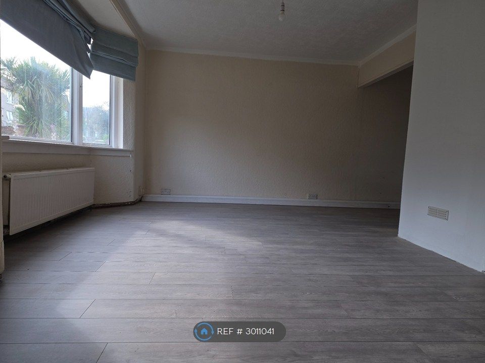 Property photo 1 of 13 Livingroom