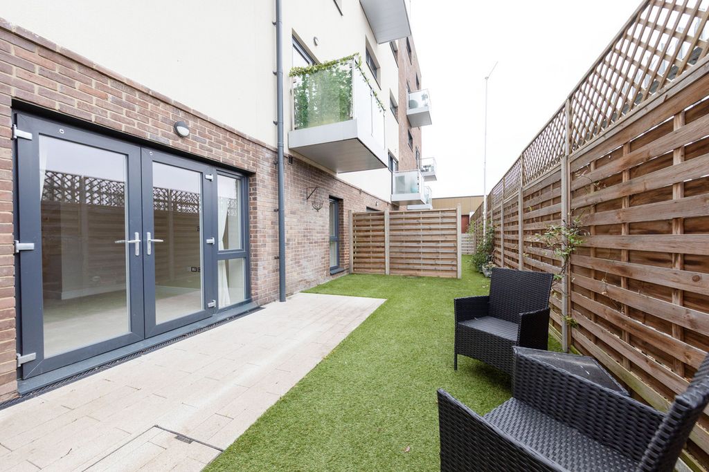 Property photo 2 of 18