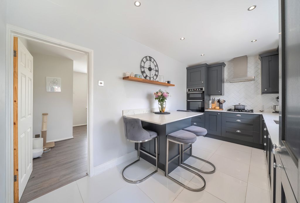 Property photo 3 of 13 1330413-6-688A2B8...