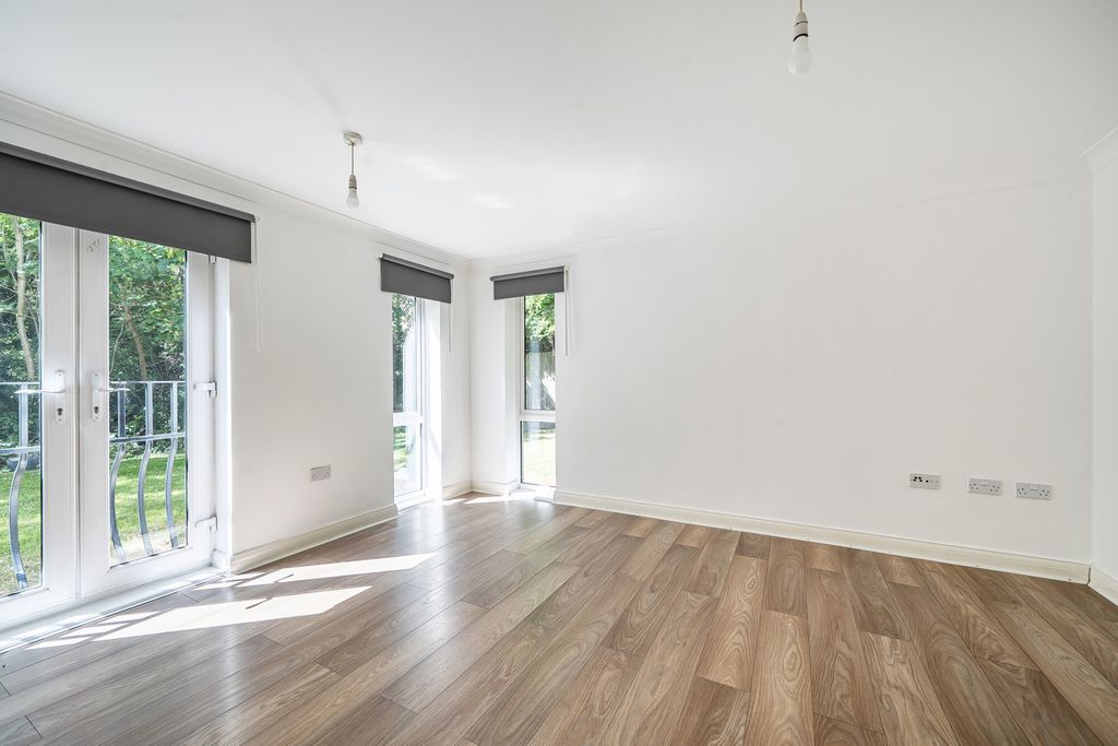 Property photo 2 of 12 1459316-8-6A03050...