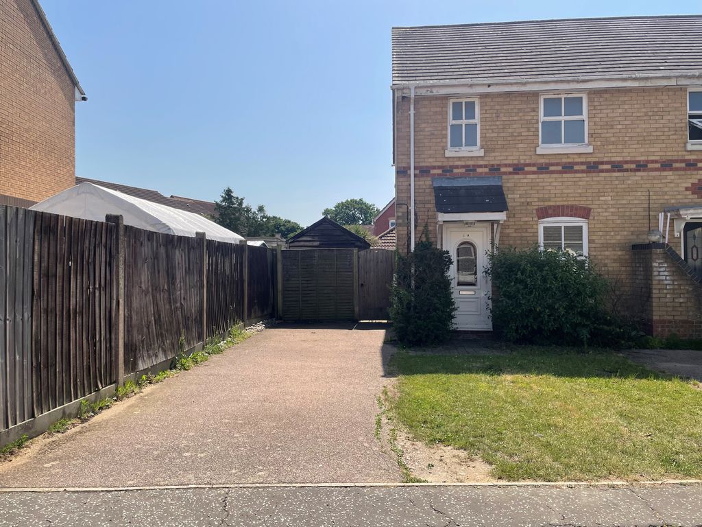 Property photo 1 of 12 10 Regents Close