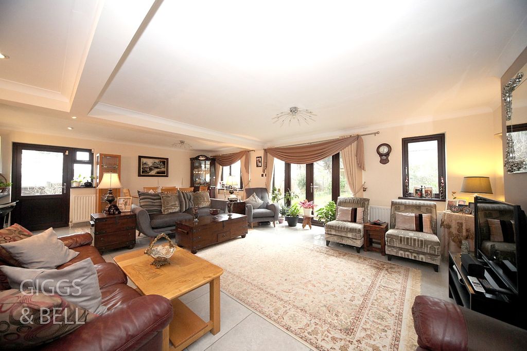 Property photo 3 of 26 1317353