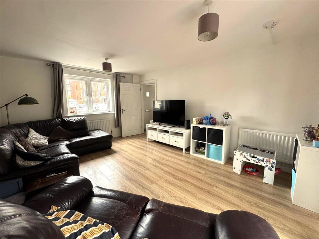 Property photo 3 of 21 Vyt10Ucdb0m1838U438_Uq.Jpg