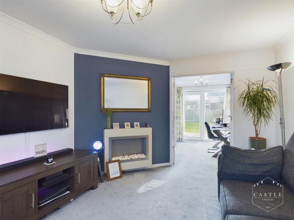 Property photo 2 of 17 Lounge