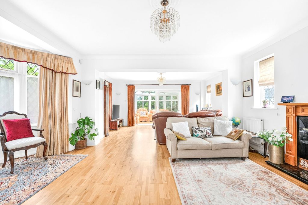 Property photo 2 of 32