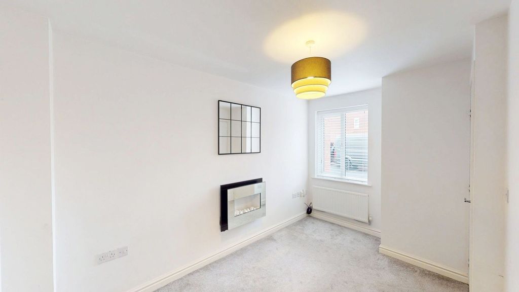 Property photo 3 of 12 Lounge