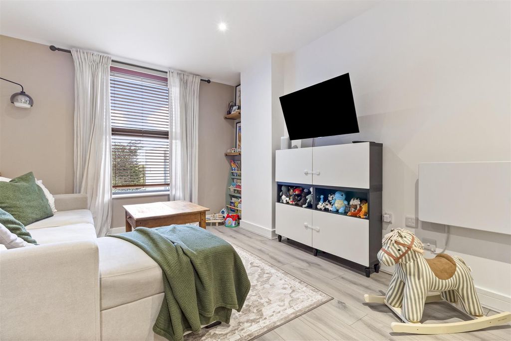 Property photo 3 of 12 56 Columbia Housde-002.Jpg