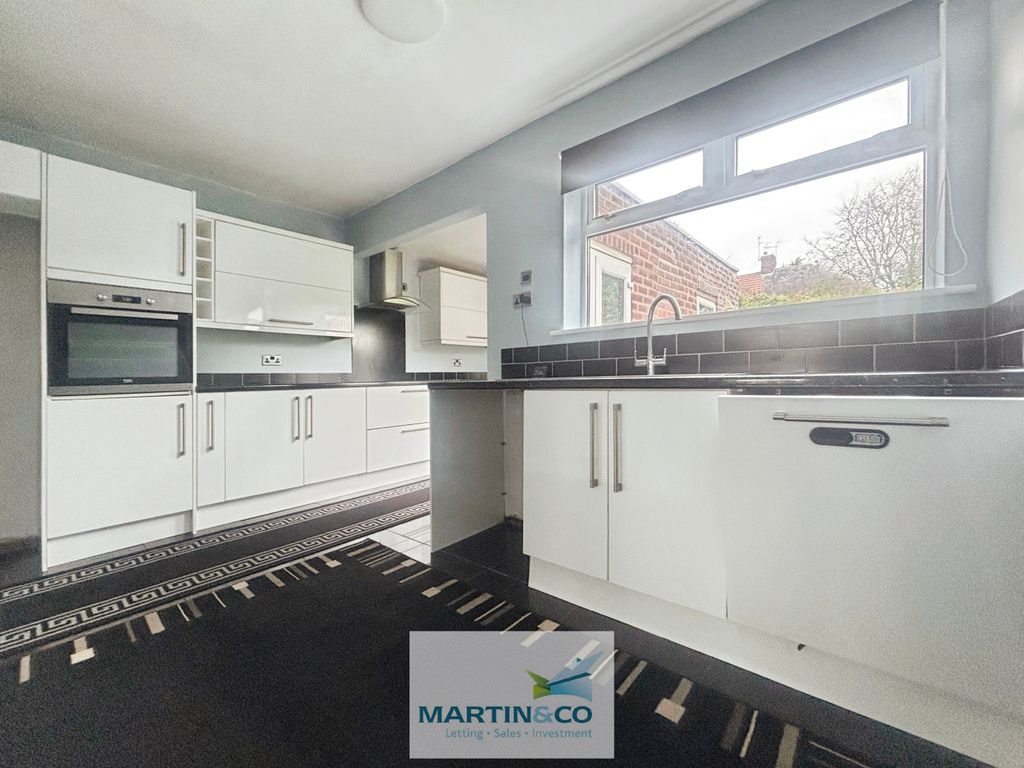 Property photo 2 of 14 9ce59Dcb--490B-9Fe3-Bada70673141-63390-00000D9428D