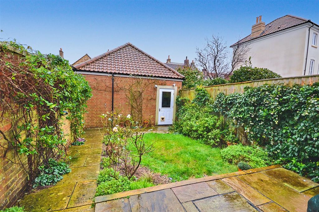 Property photo 3 of 14 Dr Photo Ext (1).Png