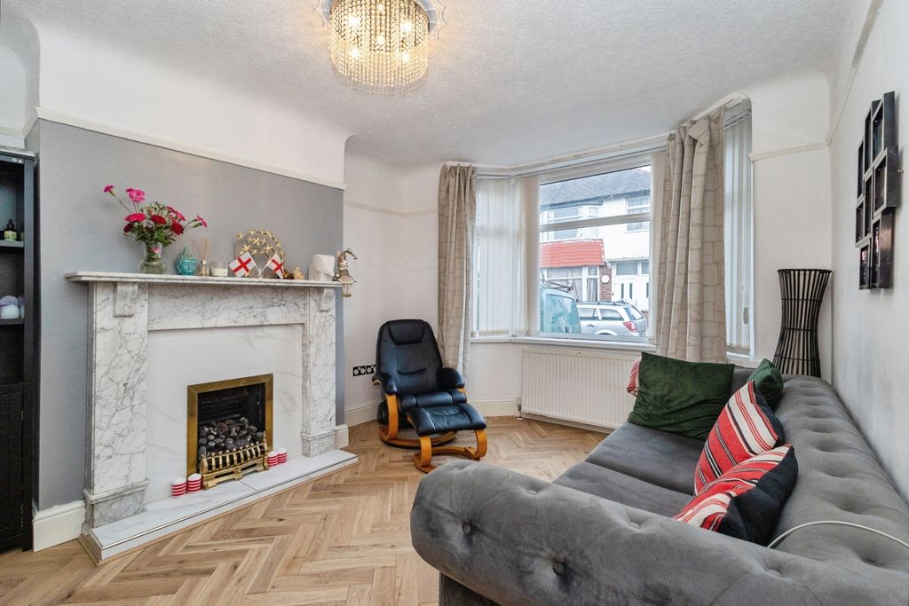 Property photo 2 of 19 Pbox-Img.Jpg