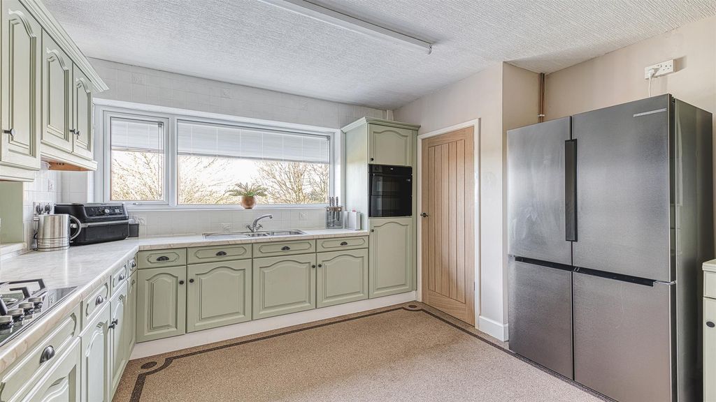 Property photo 3 of 27