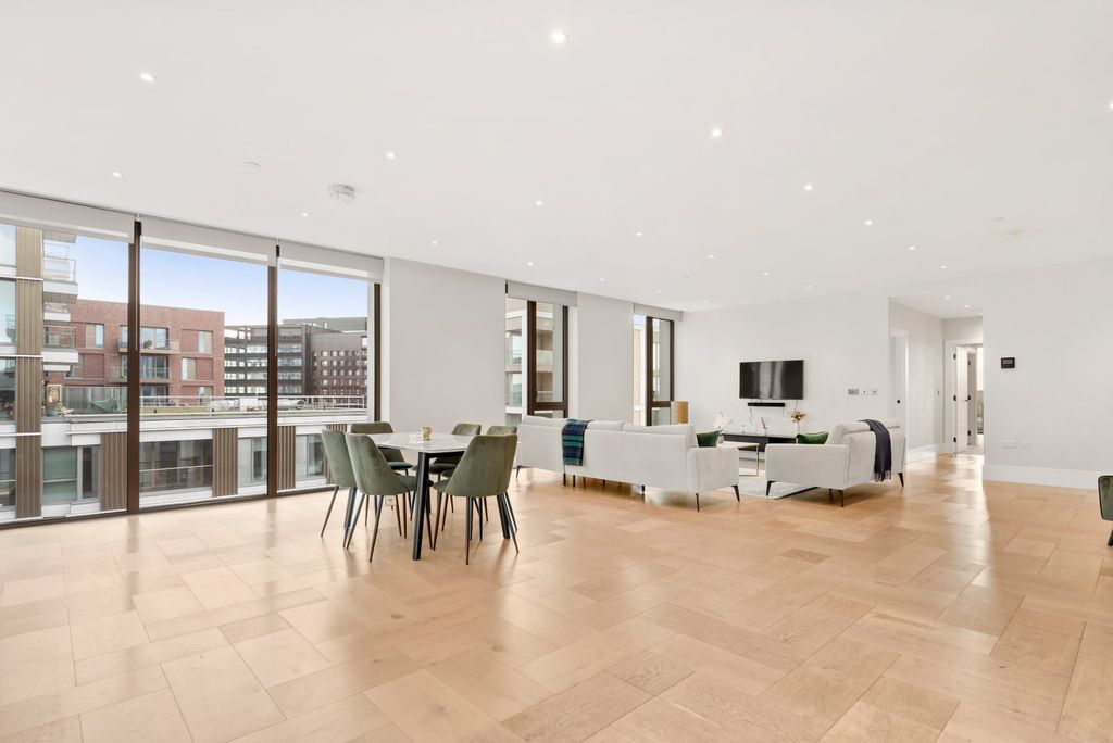 Property photo 2 of 22