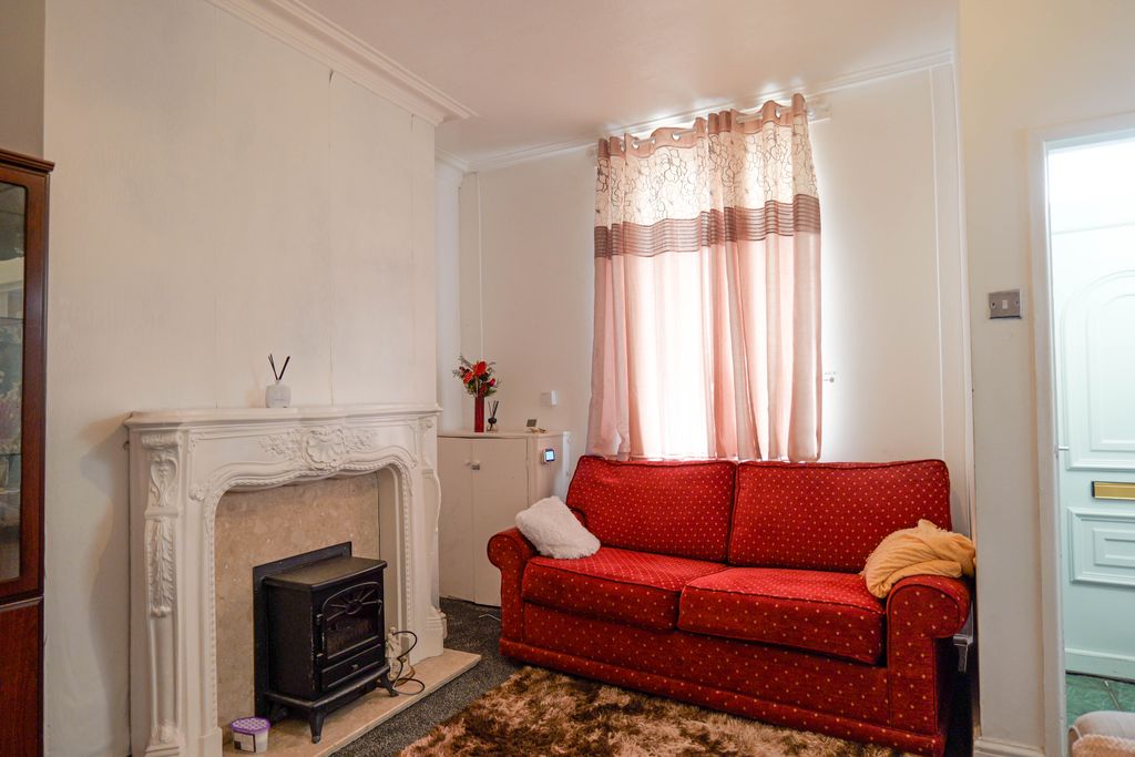 Property photo 2 of 18