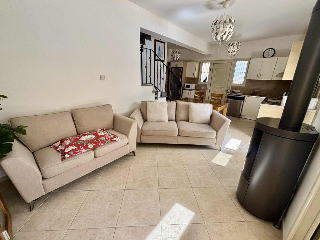 Property photo 2 of 31