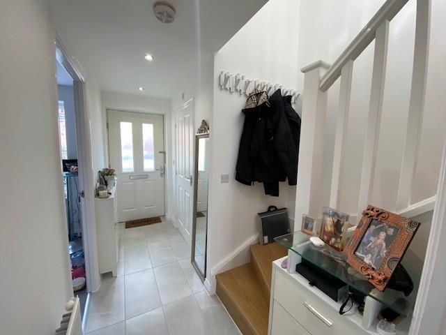 Property photo 3 of 11 Entrance Hall
