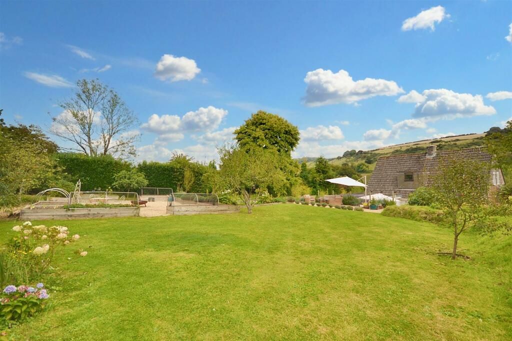Property photo 3 of 27