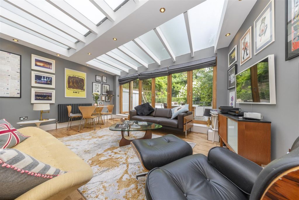 Property photo 3 of 11 11A Greville Road-5.Jpg