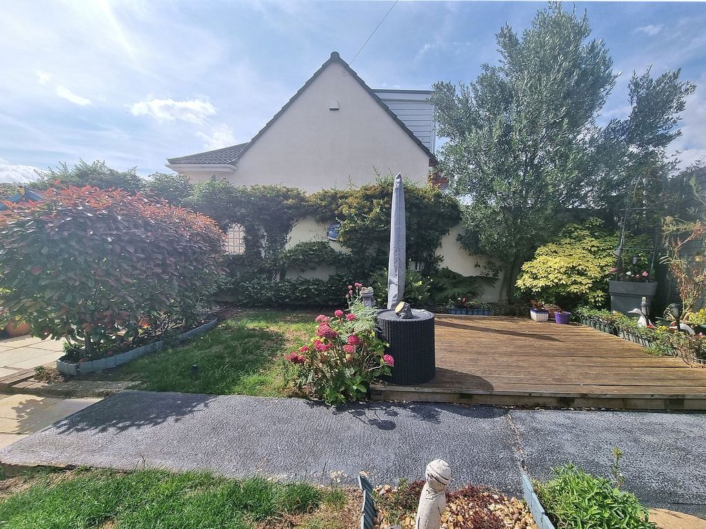 Property photo 2 of 13