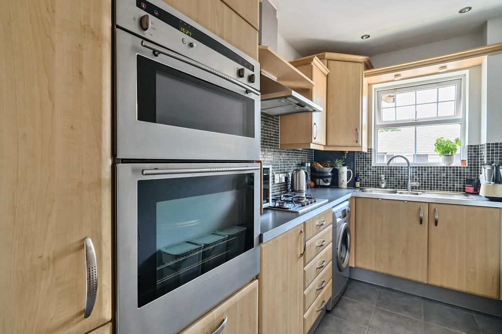 Property photo 3 of 18 Kitchen