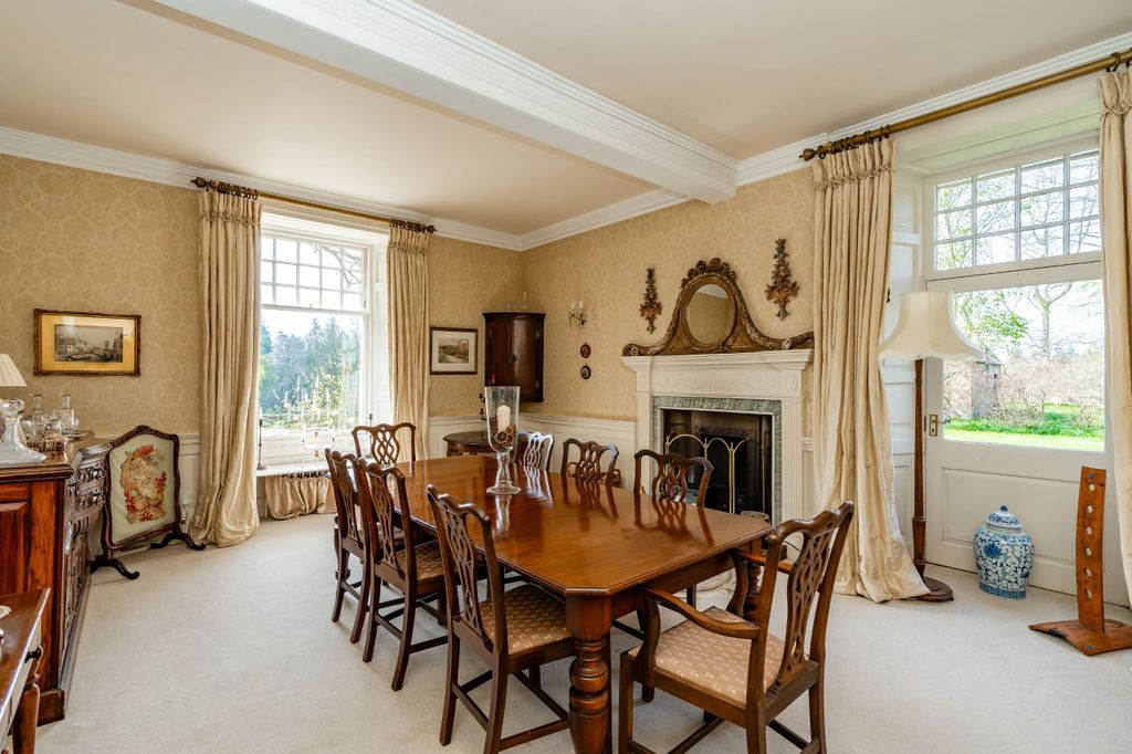 Property photo 2 of 31 Dining Room