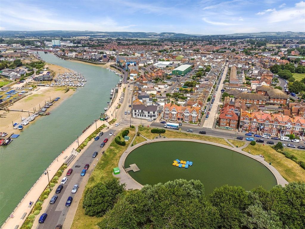Additional image 21 of 5 bed terraced house for saleSouth Terrace, Littlehampton BN17