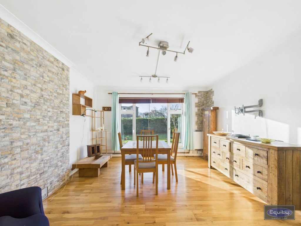 Property photo 2 of 15 Lounge