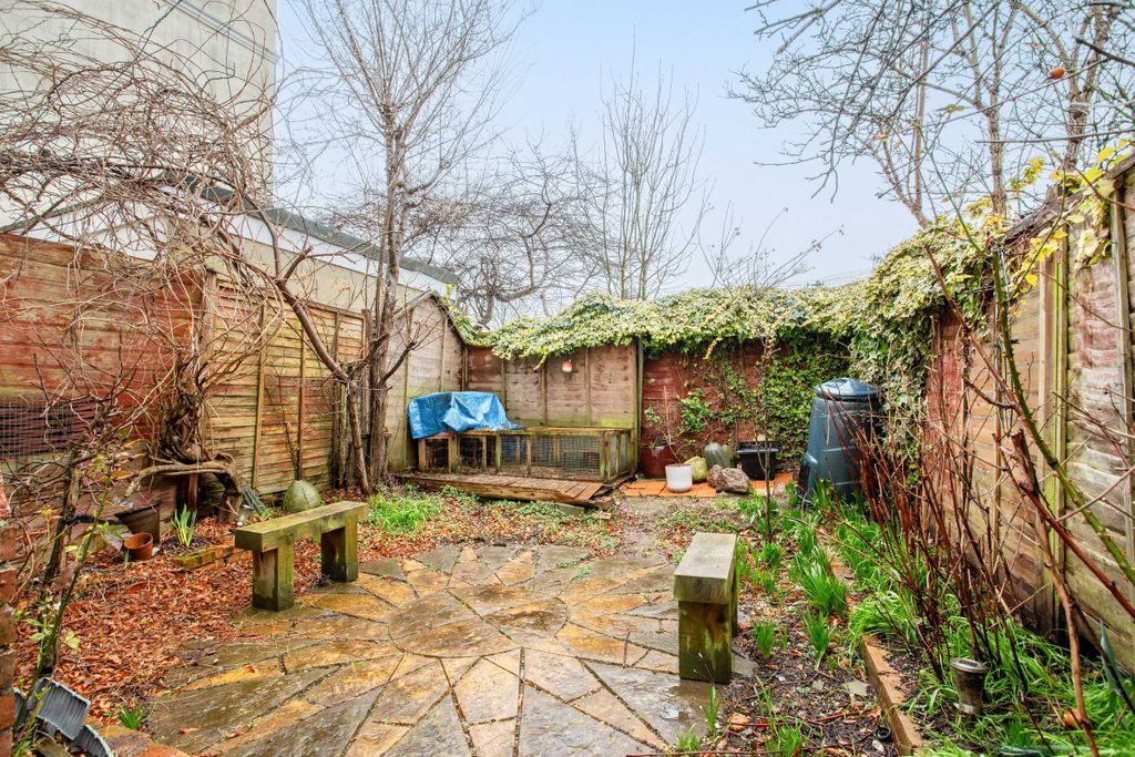 Property photo 3 of 18