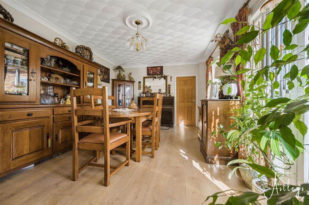 Property photo 2 of 34 Dining Room
