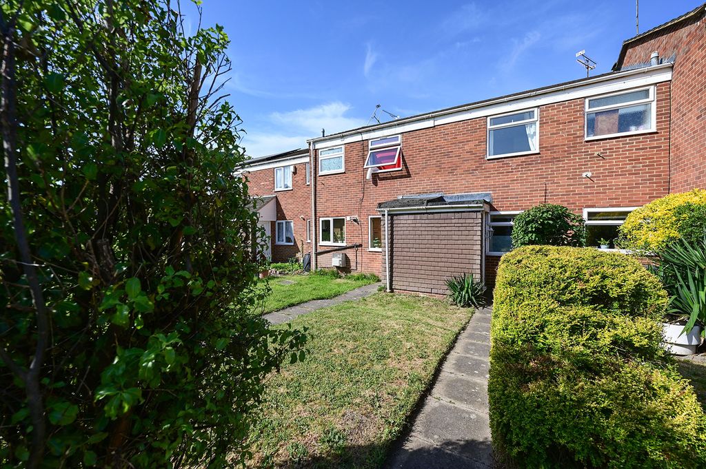 Property photo 1 of 11 261 Pinewood Park (8)