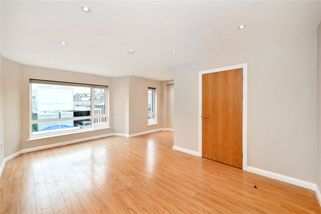 Property photo 2 of 15 Picture No. 10