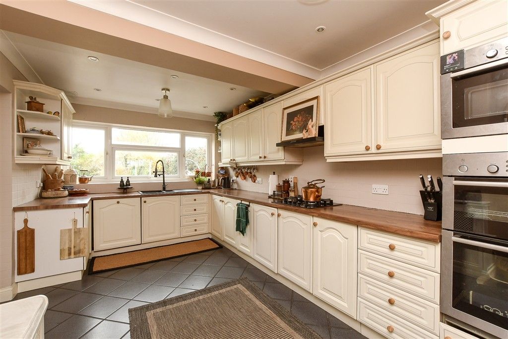 Property photo 3 of 20 Kitchen