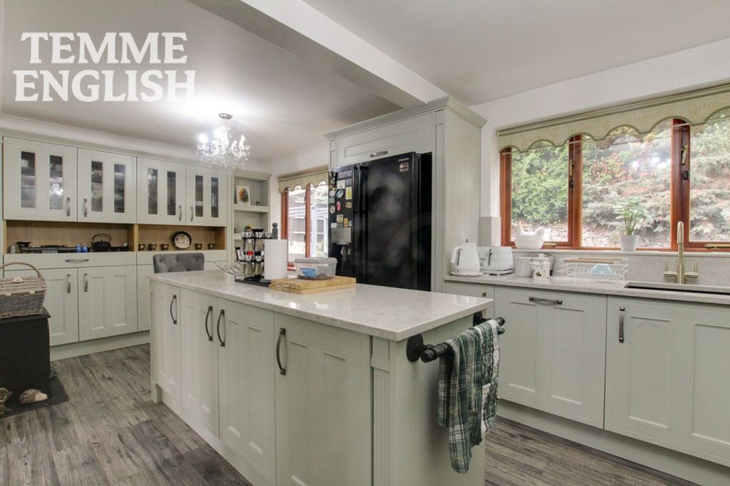 Property photo 2 of 21