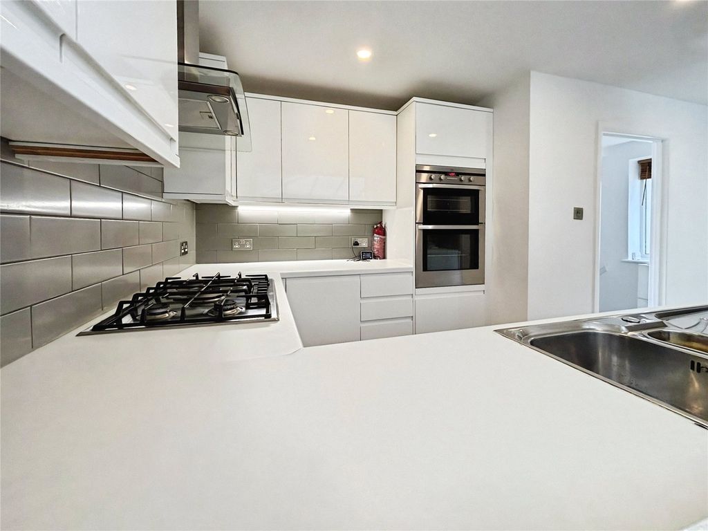 Property photo 3 of 13 Kitchen 2