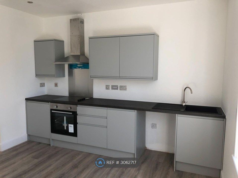 Property photo 3 of 8 Kitchen