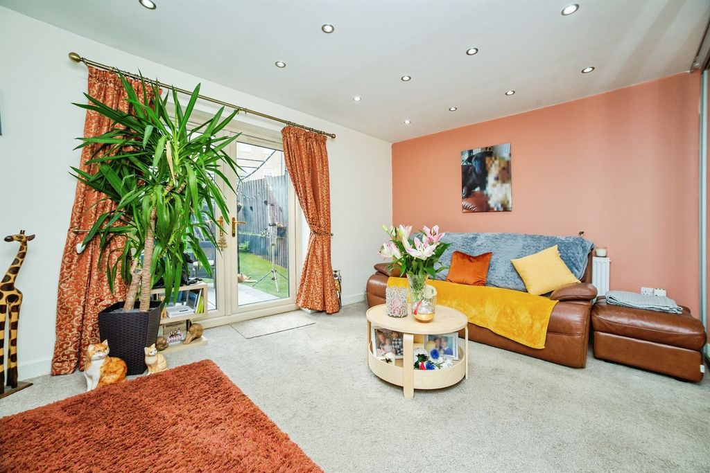 Property photo 2 of 17