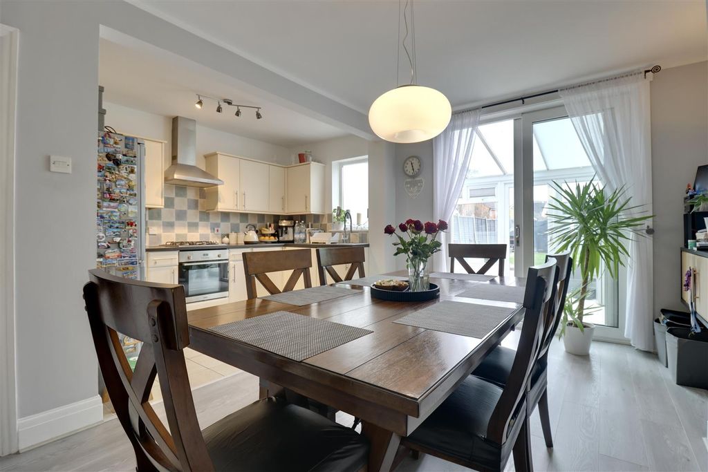 Property photo 3 of 26 846610F3-3E1F-45E3-892E-3B638826617D_1_201_A.Jpeg