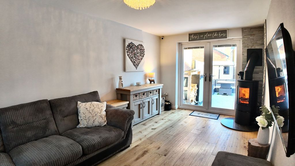 Property photo 2 of 25