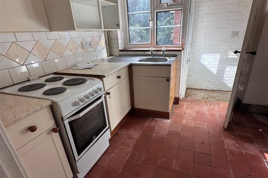 Property photo 2 of 12 Kitchen